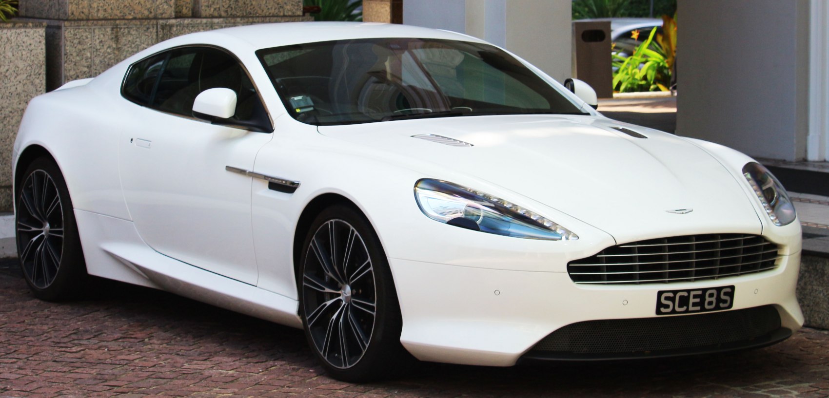 Aston Martin DB9 6.0 V12 (517 Hp) Automatic