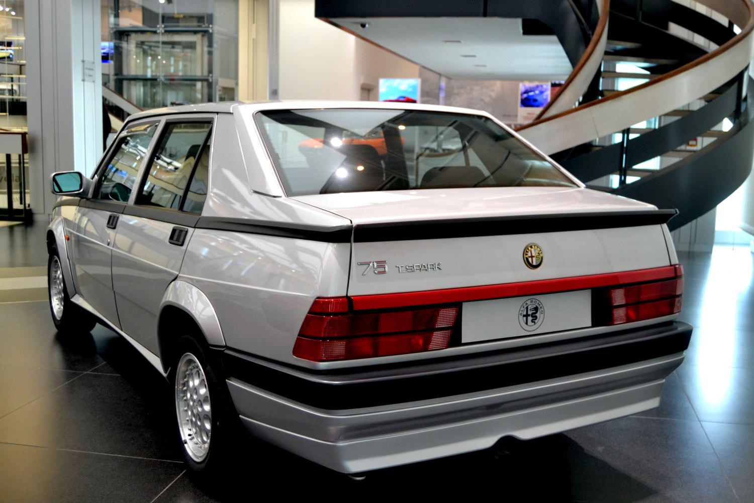 Alfa Romeo 75 2.0 Twin Spark (148 Hp) CAT