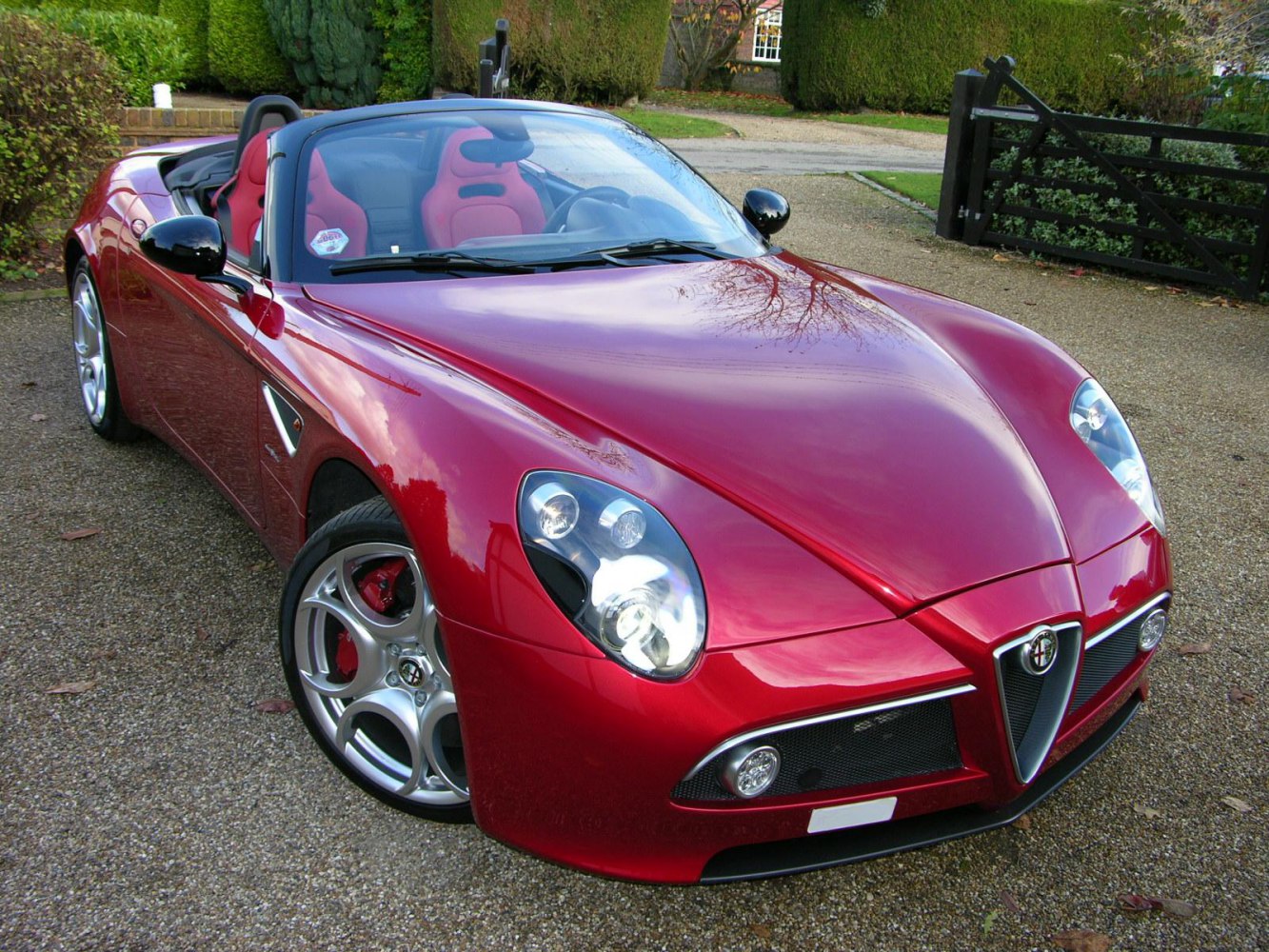 Alfa Romeo 8C Competizione 4.7 V8 (450 Hp)