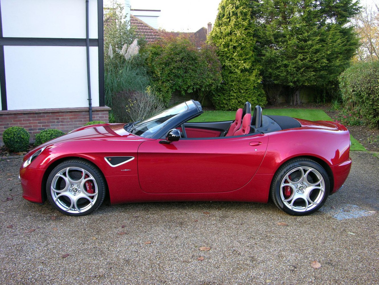 Alfa Romeo 8C Competizione 4.7 V8 (450 Hp)