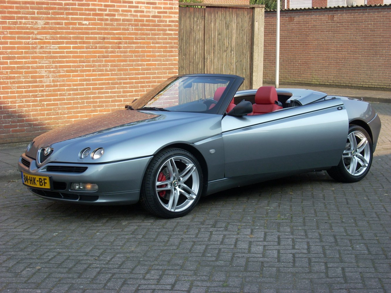 Alfa Romeo Spider 1.8 Twin Spark (144 Hp)