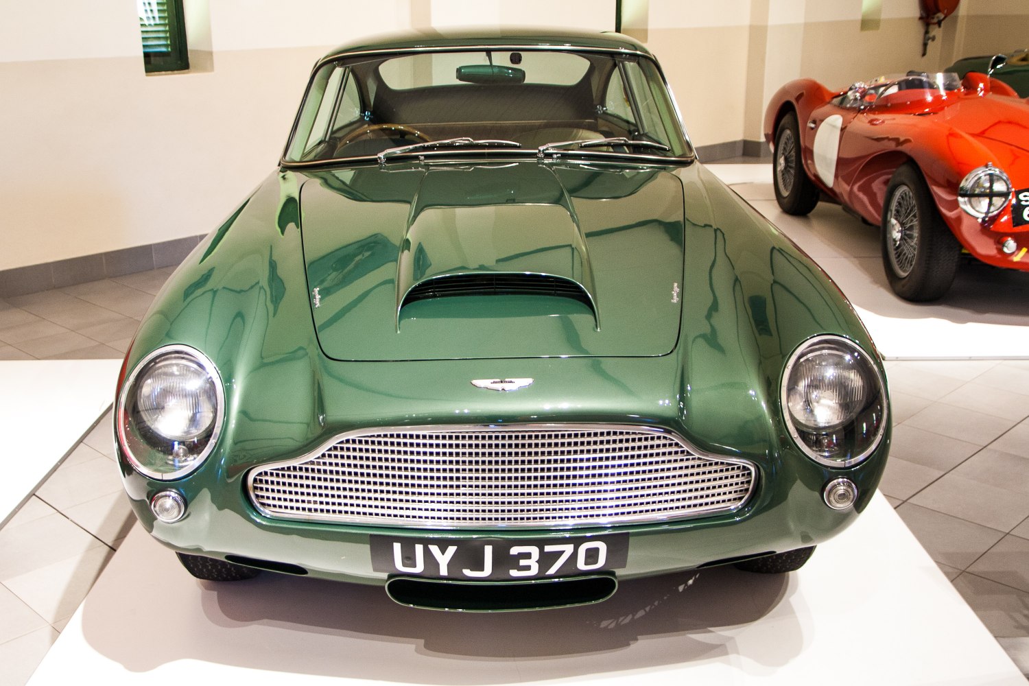 Aston Martin DB4