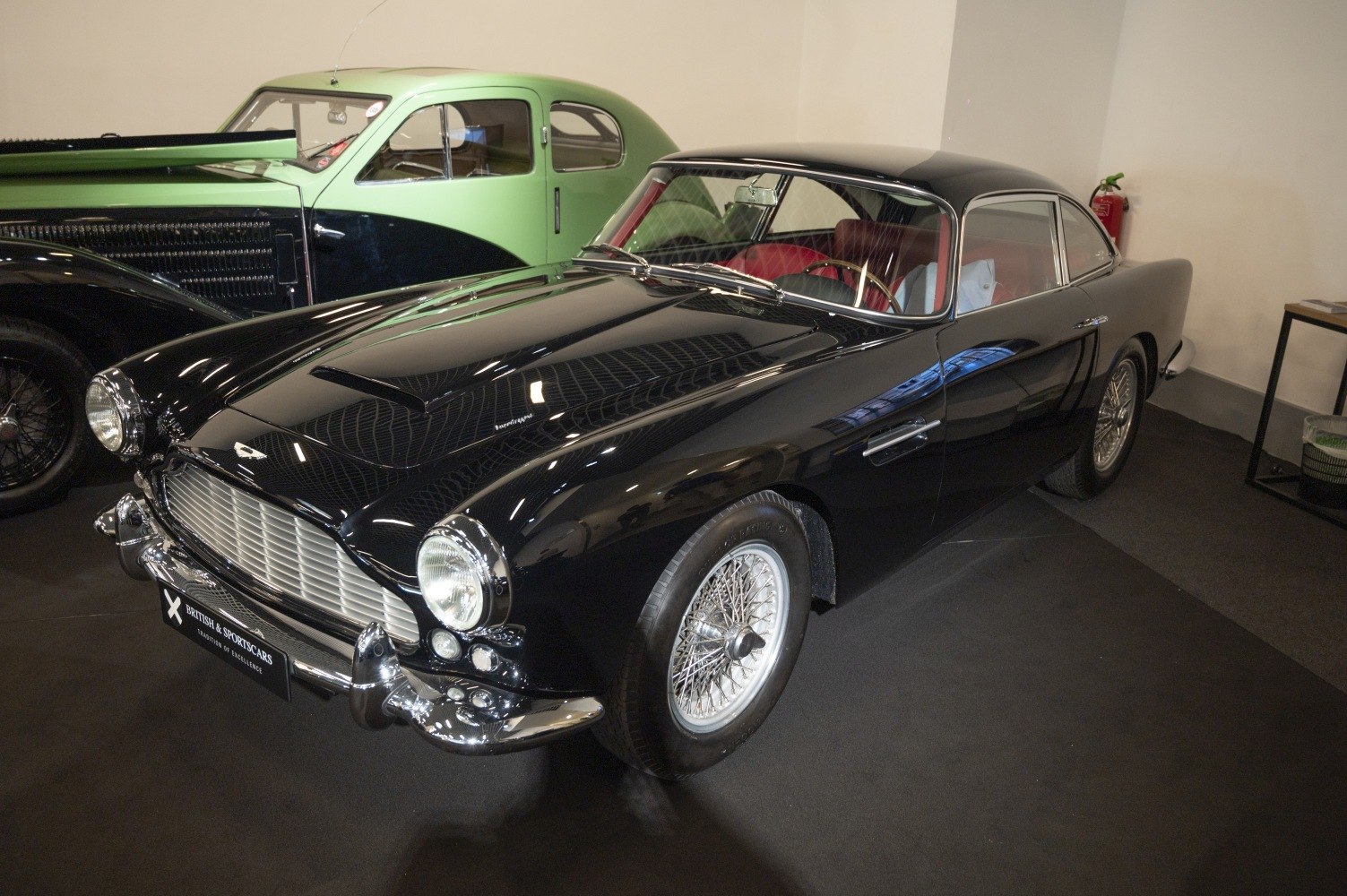 Aston Martin DB4 3.7i (243 Hp)