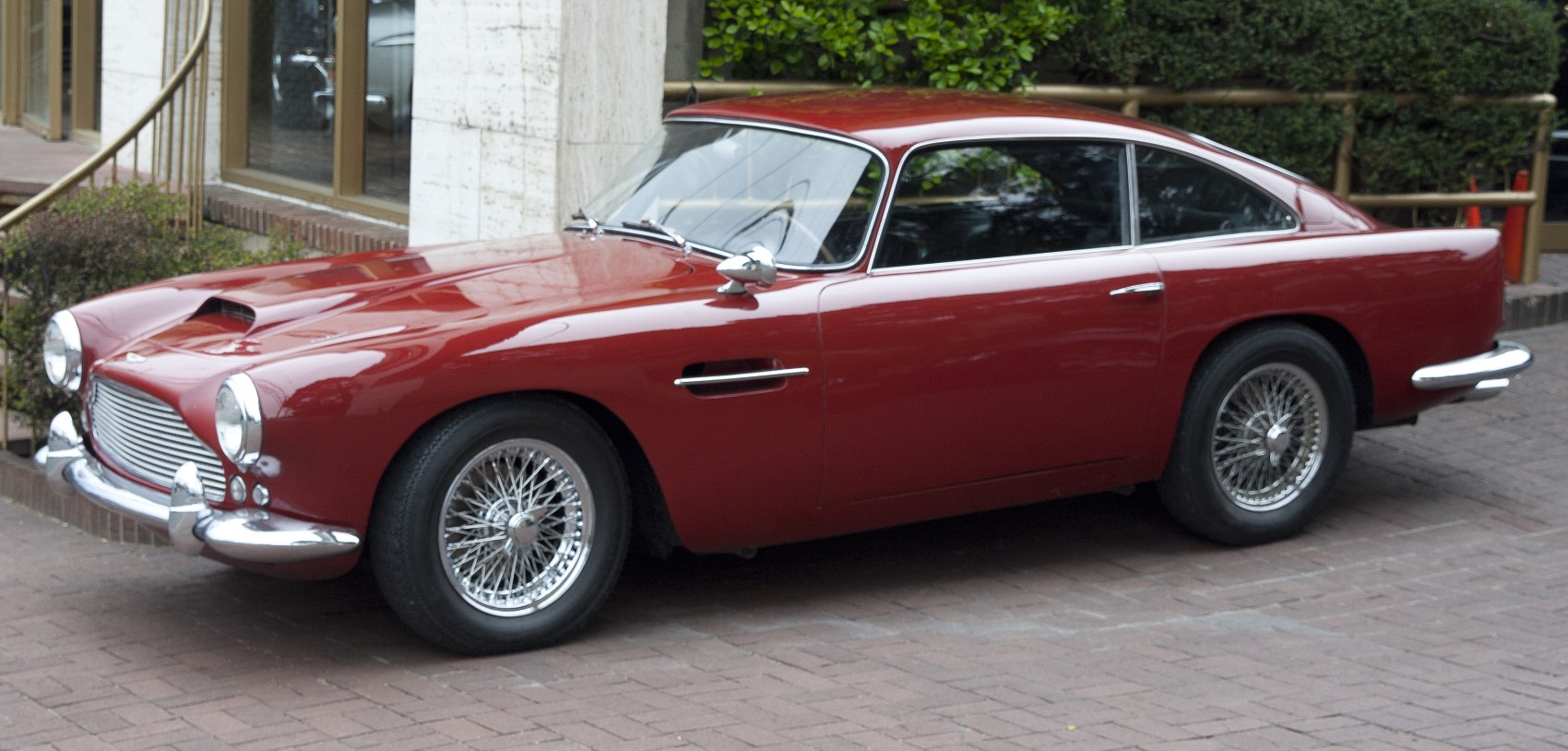 Aston Martin DB4