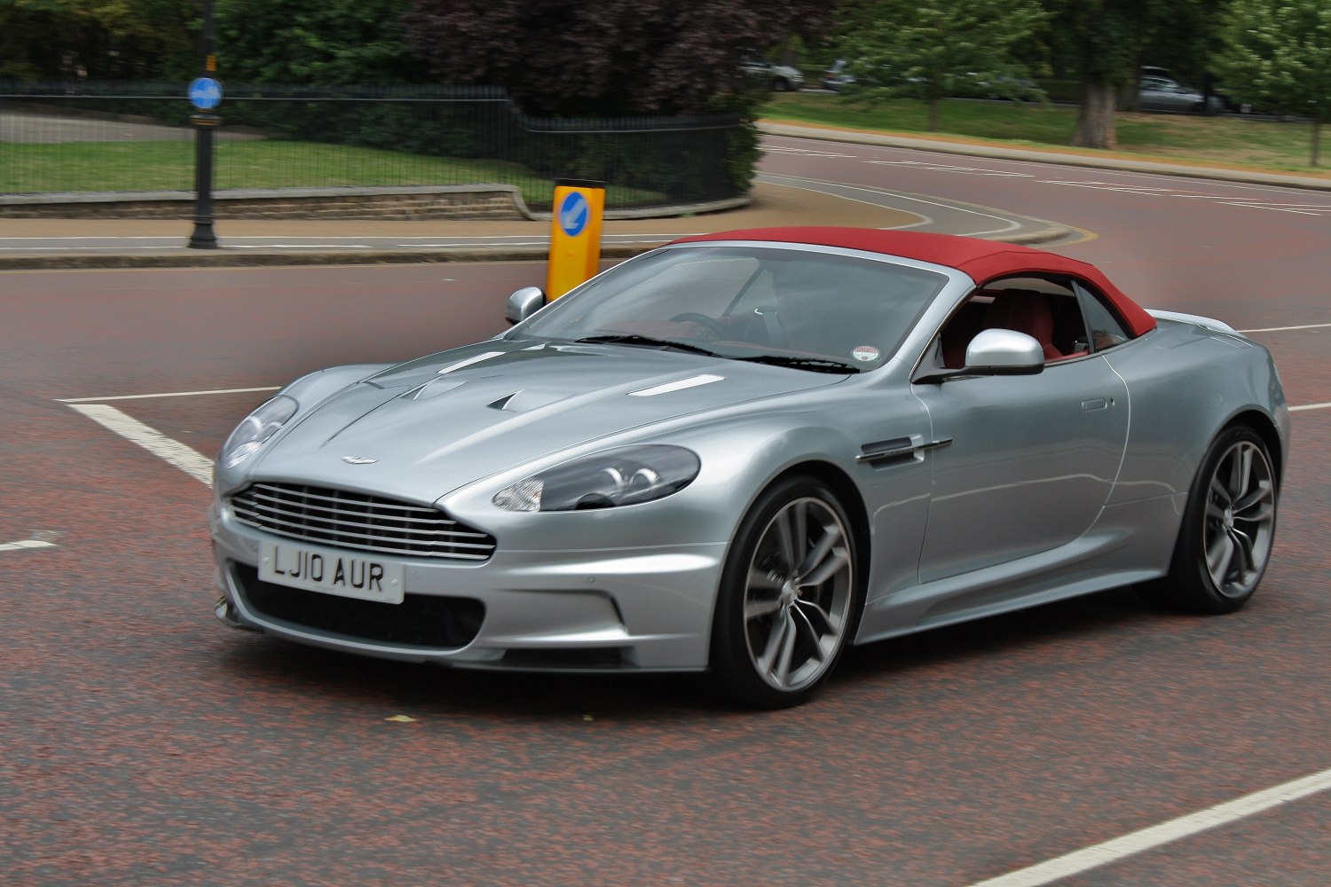 Aston Martin DBS