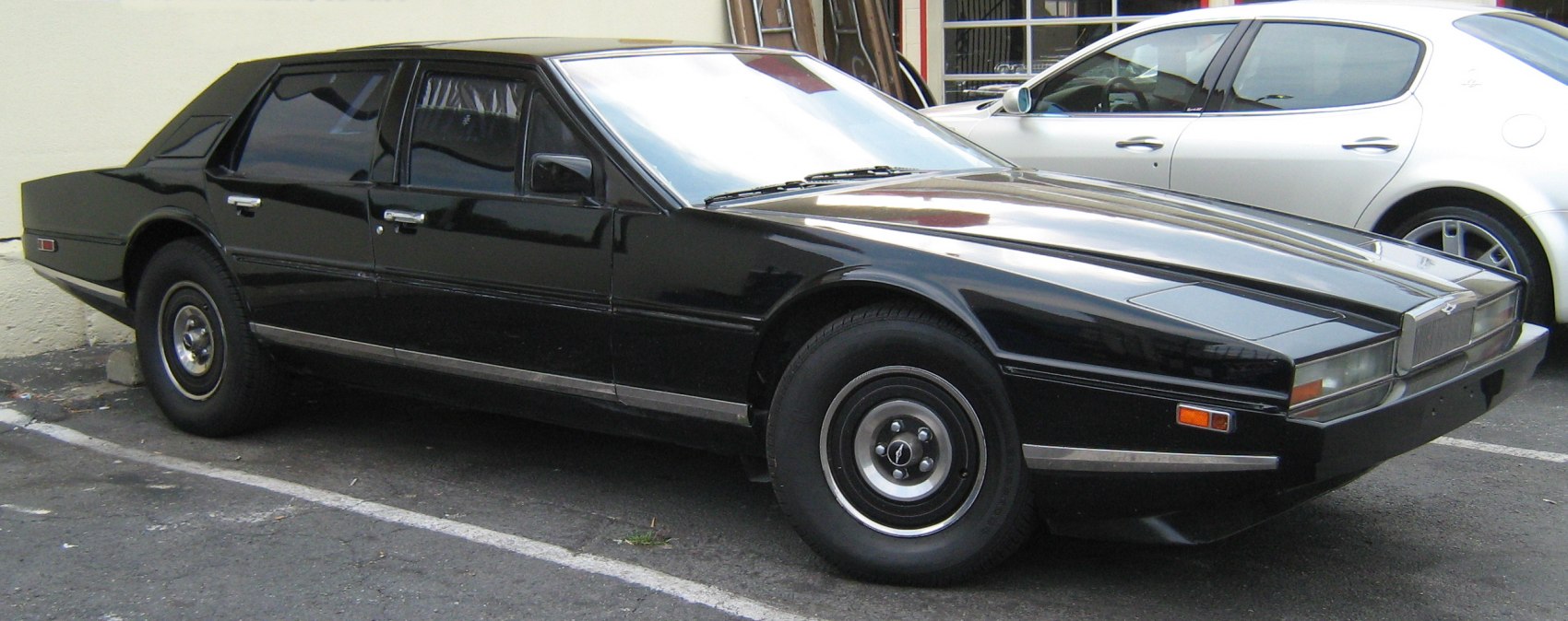 Aston Martin Lagonda 5.3 (310 Hp)