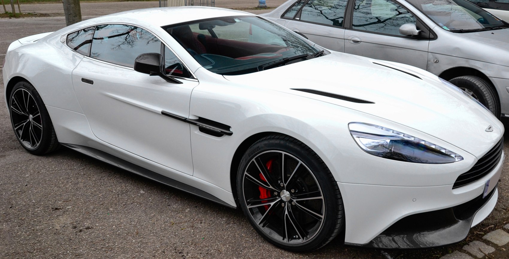 Aston Martin Vanquish 6.0 V12 (573 Hp) Automatic