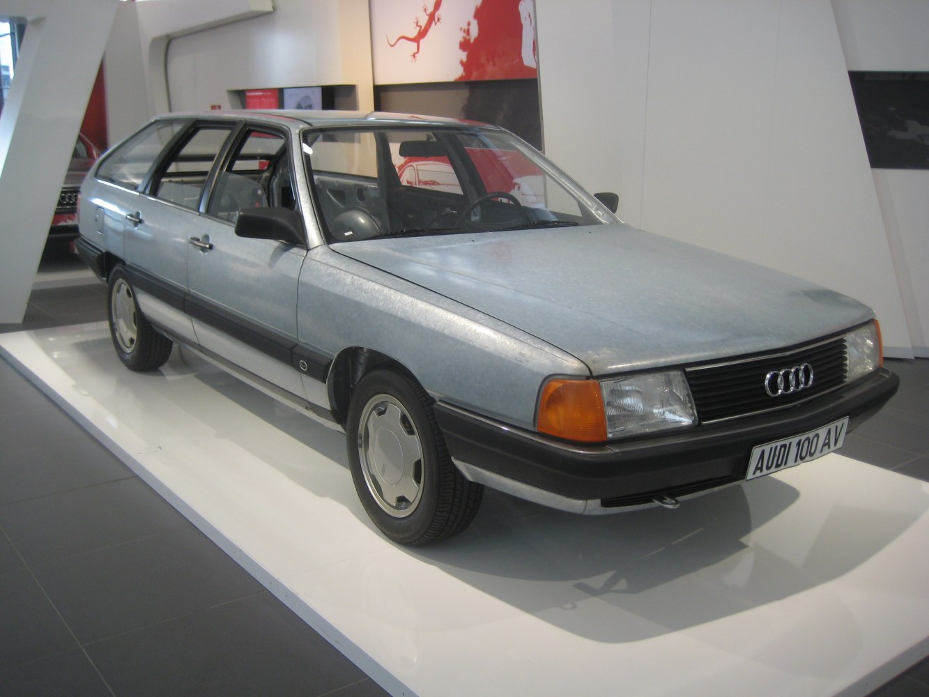 Audi 100