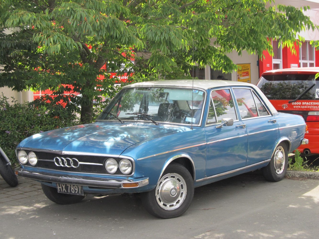 Audi 100