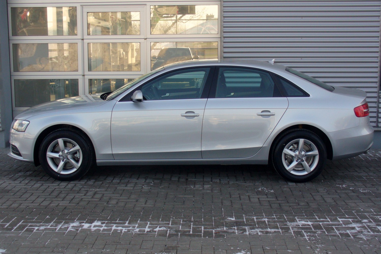 Audi A4 2.0 TFSI flexible fuel (180 Hp)