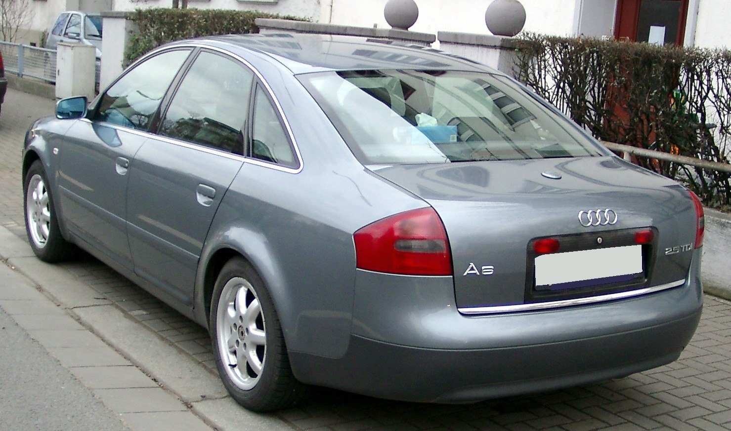 Audi A6 2.4 V6 30V (136 Hp)