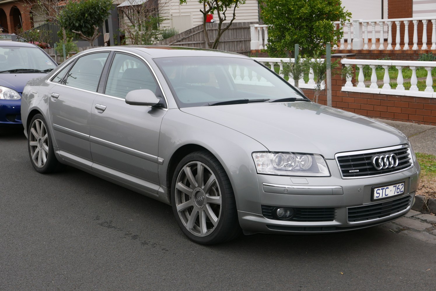 Audi A8 4.2i V8 40V (335 Hp) quattro Tiptronic