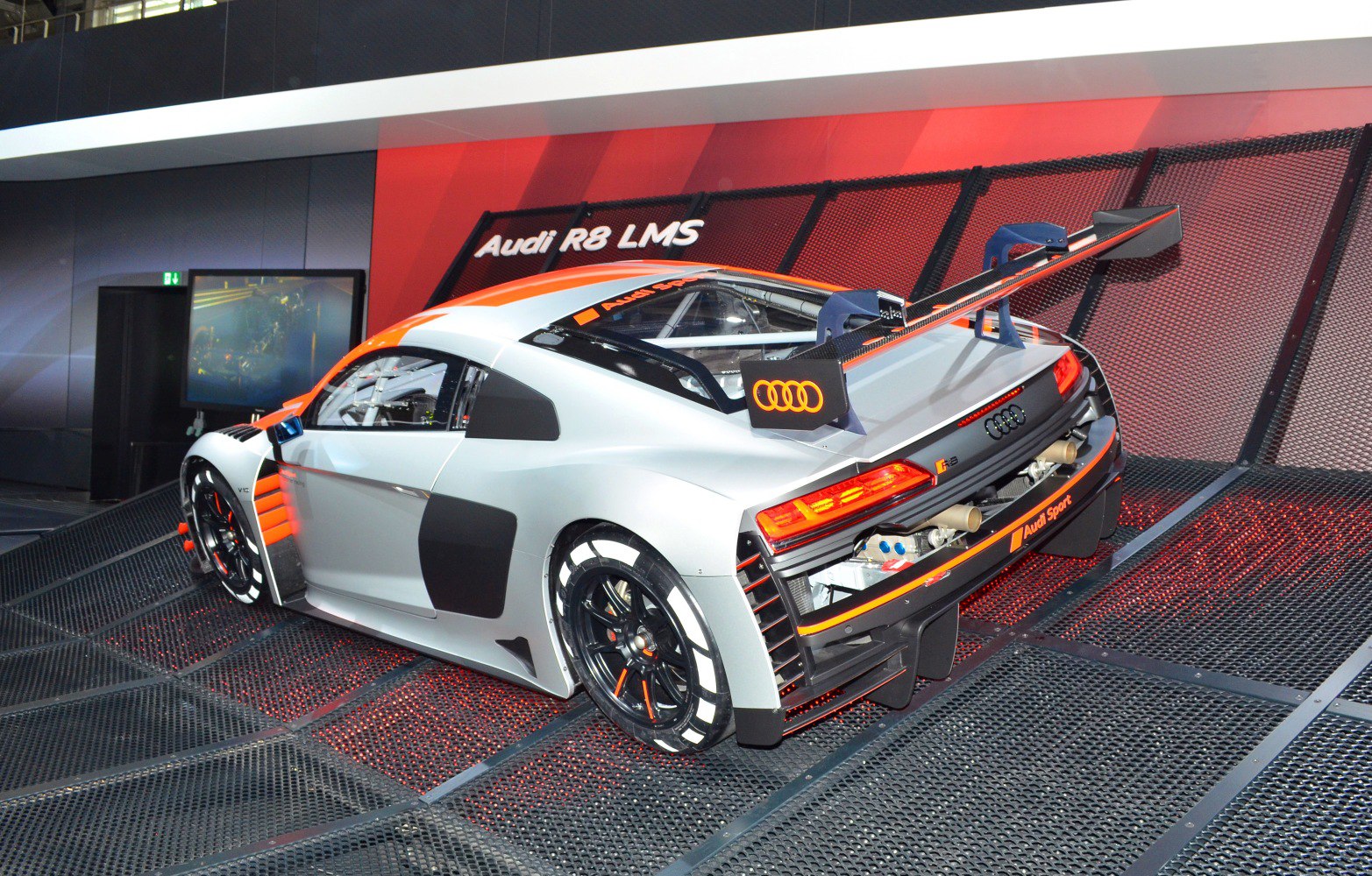 Audi R8 GT3 5.2 V10 (585 Hp)