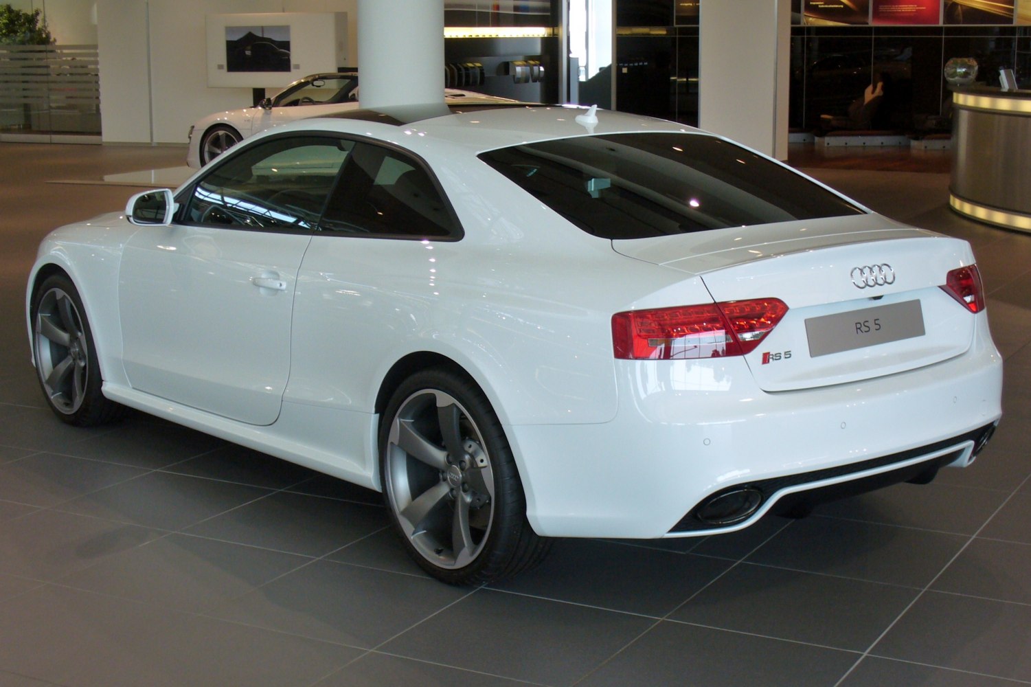 Audi RS 5 4.2 FSI V8 (450 Hp) quattro S tronic