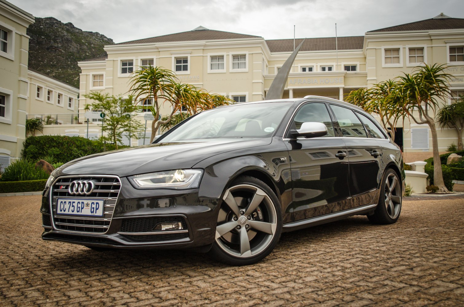 Audi S4 3.0 TFSI V6 (333 Hp) quattro S tronic