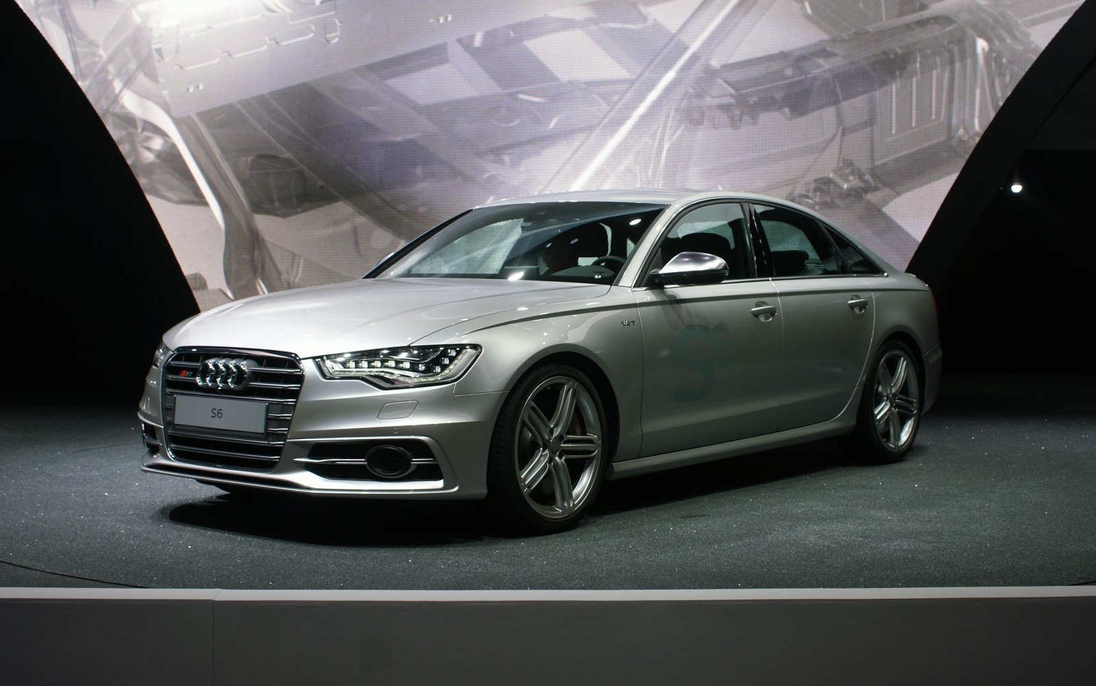 Audi S6 4.0 TFSI V8 (420 Hp) quattro S tronic