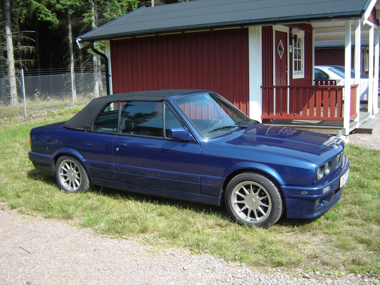 BMW 3 Series 320i (129 Hp)