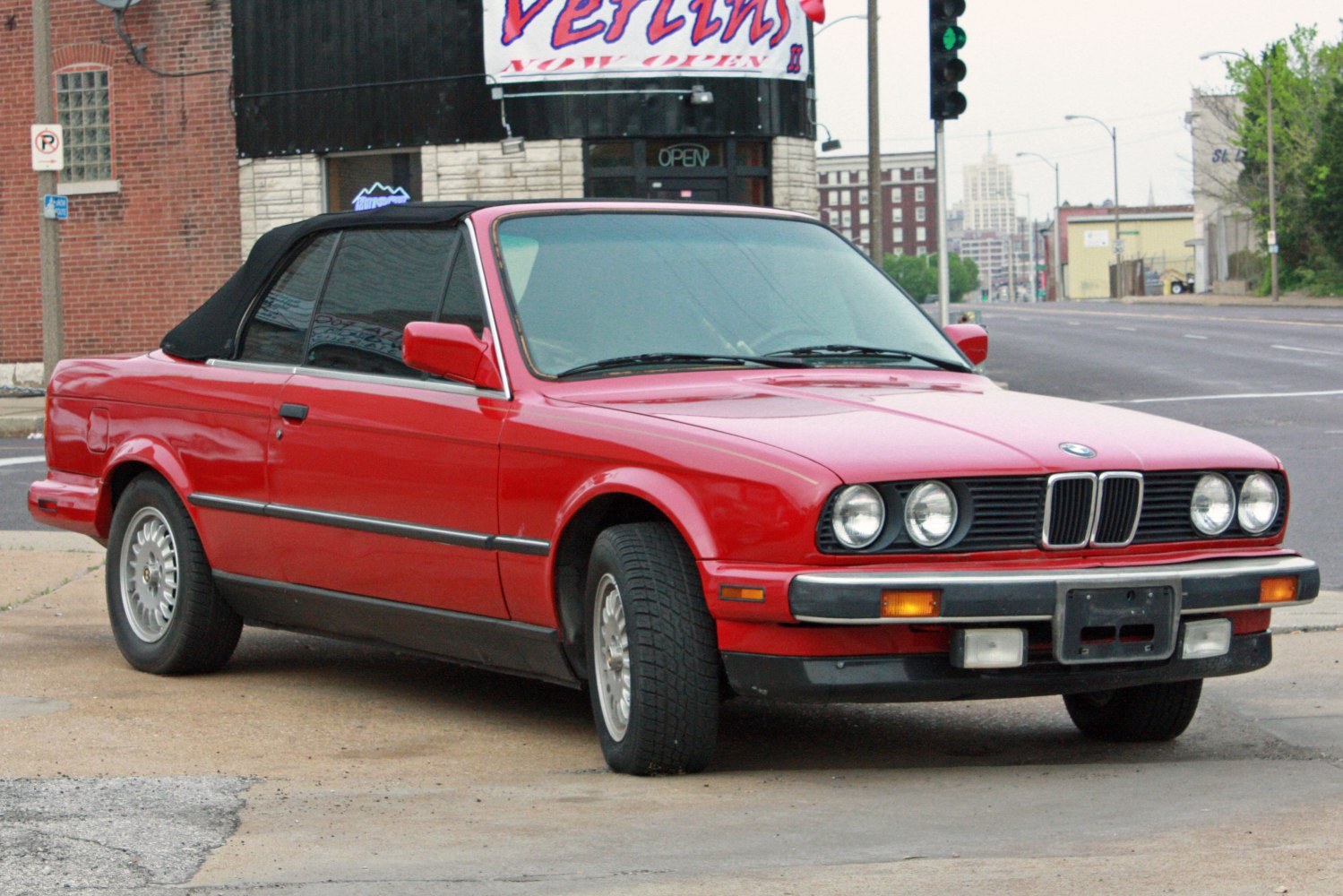 BMW 3 Series 320i (129 Hp)