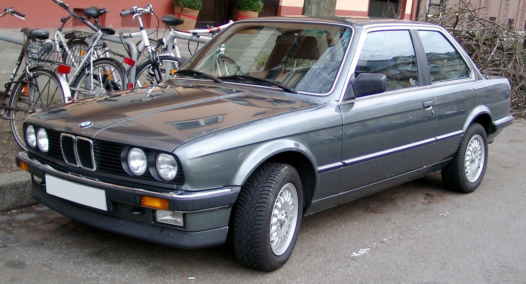 BMW 3 Series 320i (125 Hp)