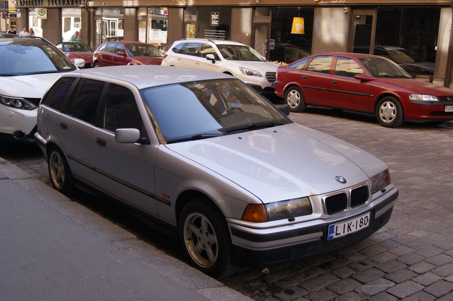 BMW 3 Series 328i (193 Hp)