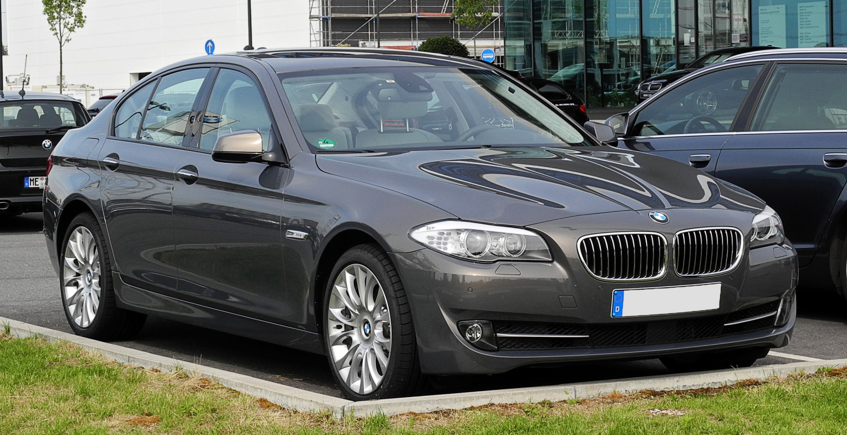 BMW 5 Series 530i (272 Hp)