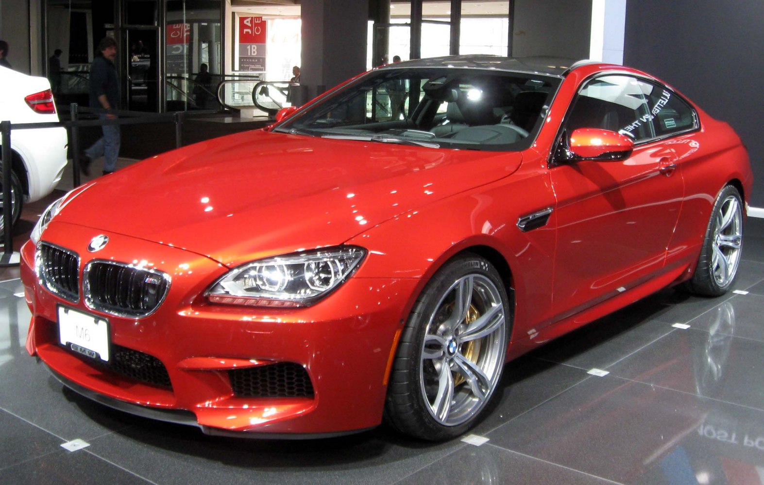 BMW M6 4.4 V8 (560 Hp)