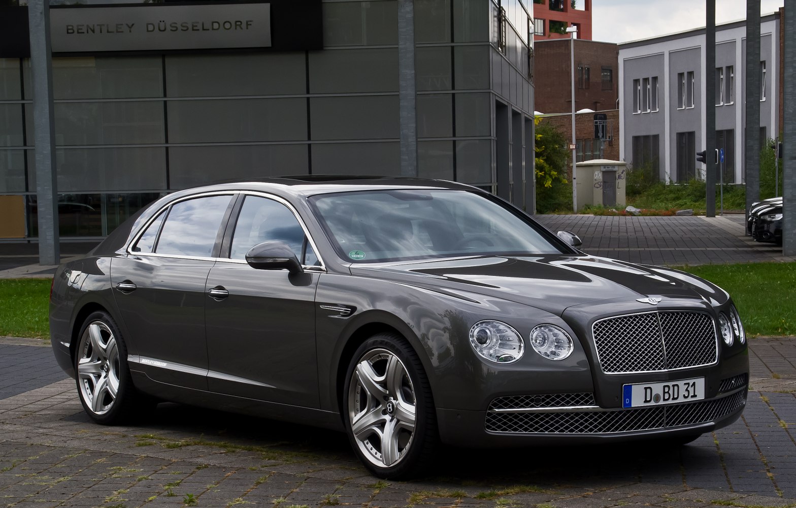 Bentley Flying Spur 6.0 W12 (616 Hp)