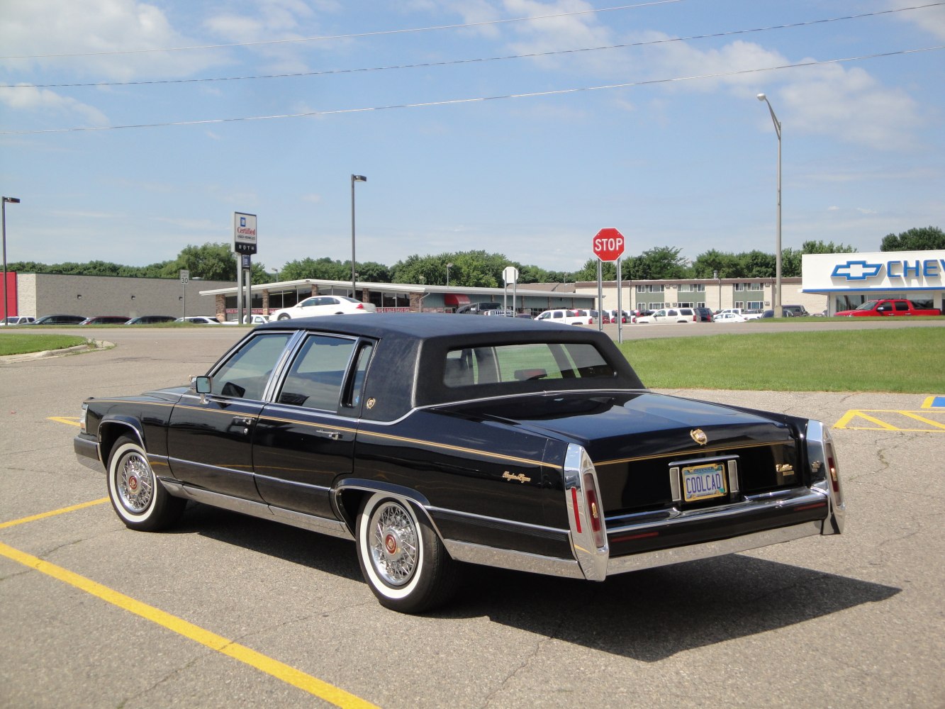 Cadillac Brougham 5.7 i V8 (188 Hp)