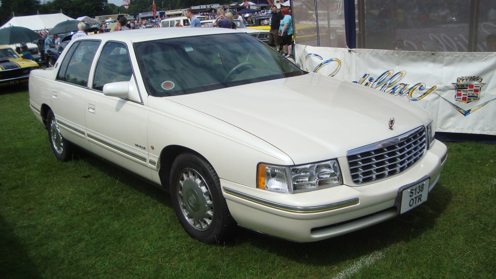 Cadillac DeVille 4.6 i V8 32V Concours (305 Hp)