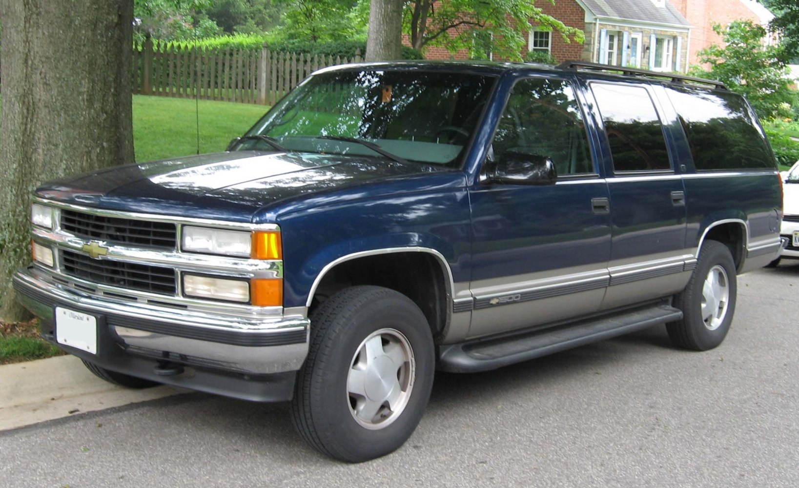 Chevrolet Suburban 5.7 i V8 4WD (210 Hp)