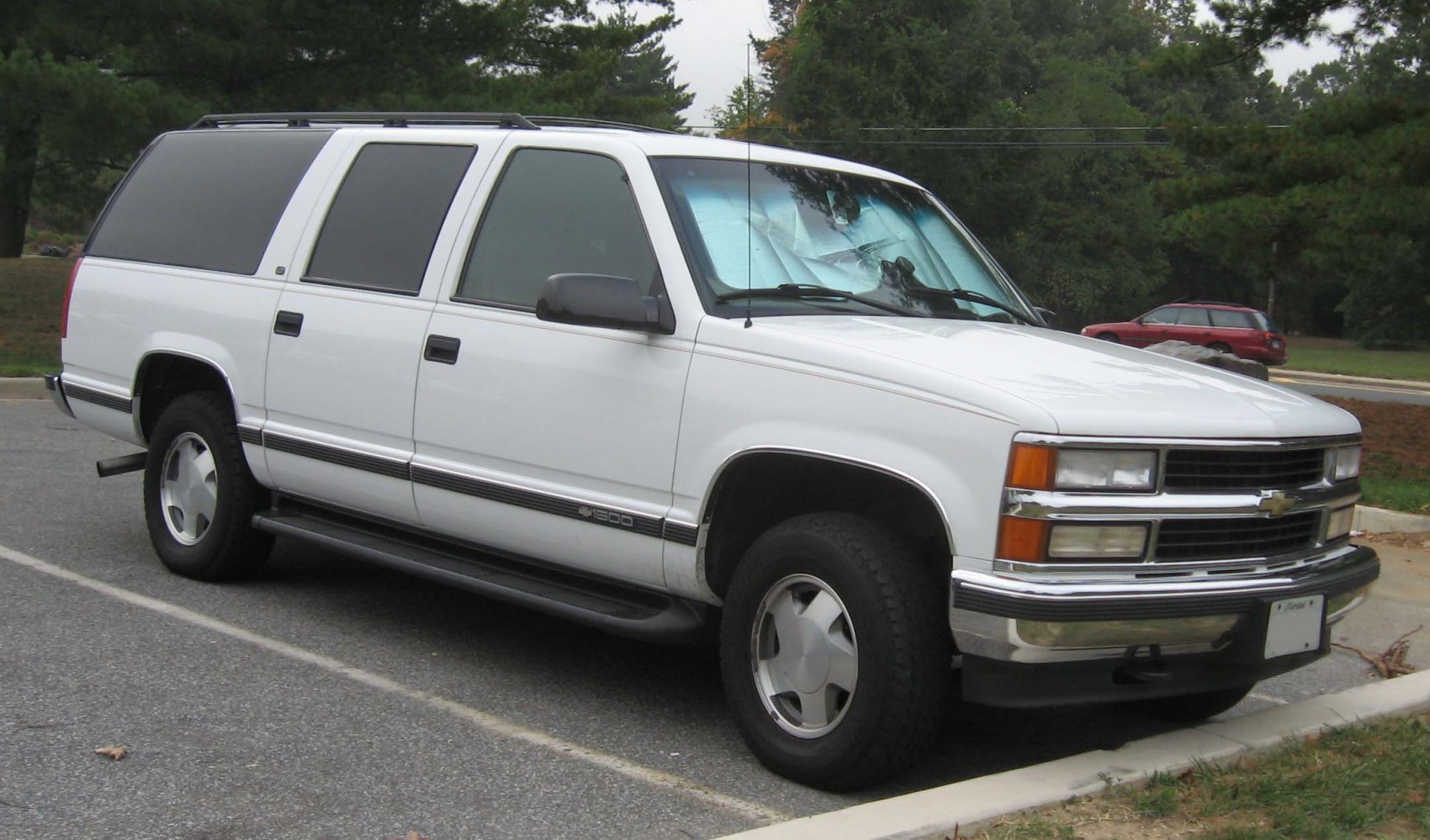 Chevrolet Suburban 5.7 i V8 (250 Hp)