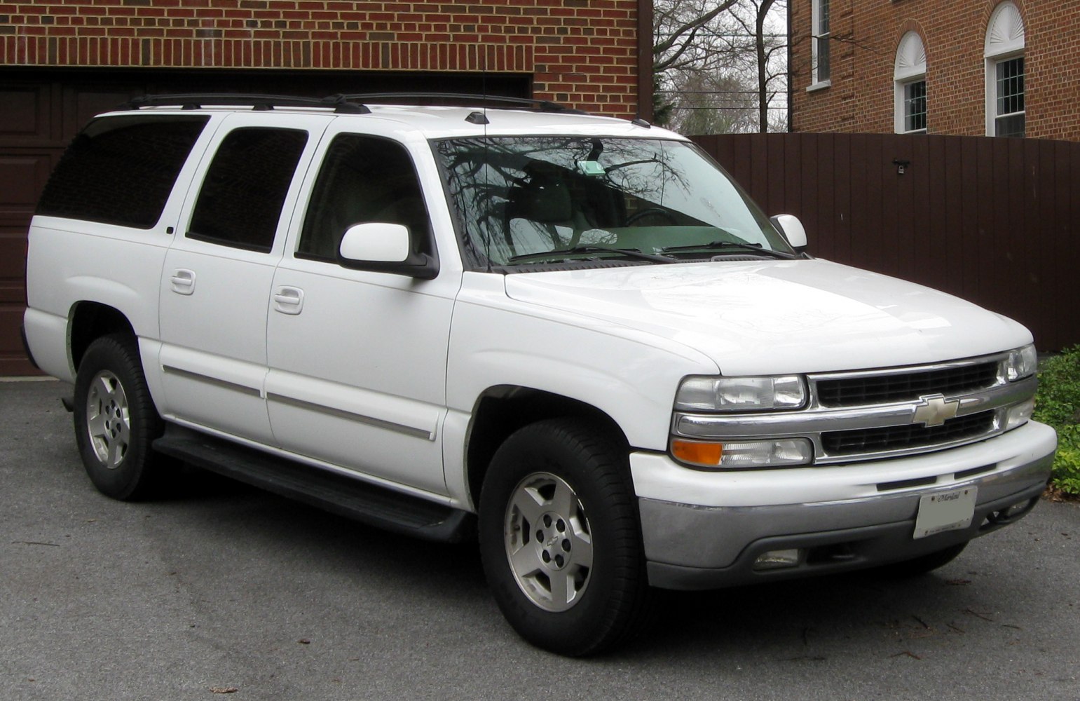 Chevrolet Suburban 8.1 i V8 4WD (329 Hp)