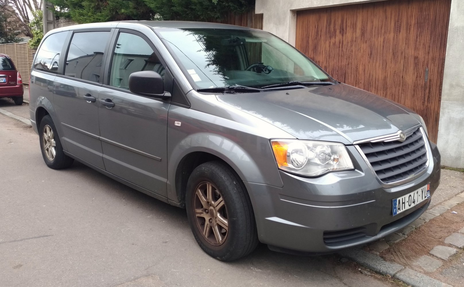 Chrysler Voyager 3.3i V6 (174 Hp)