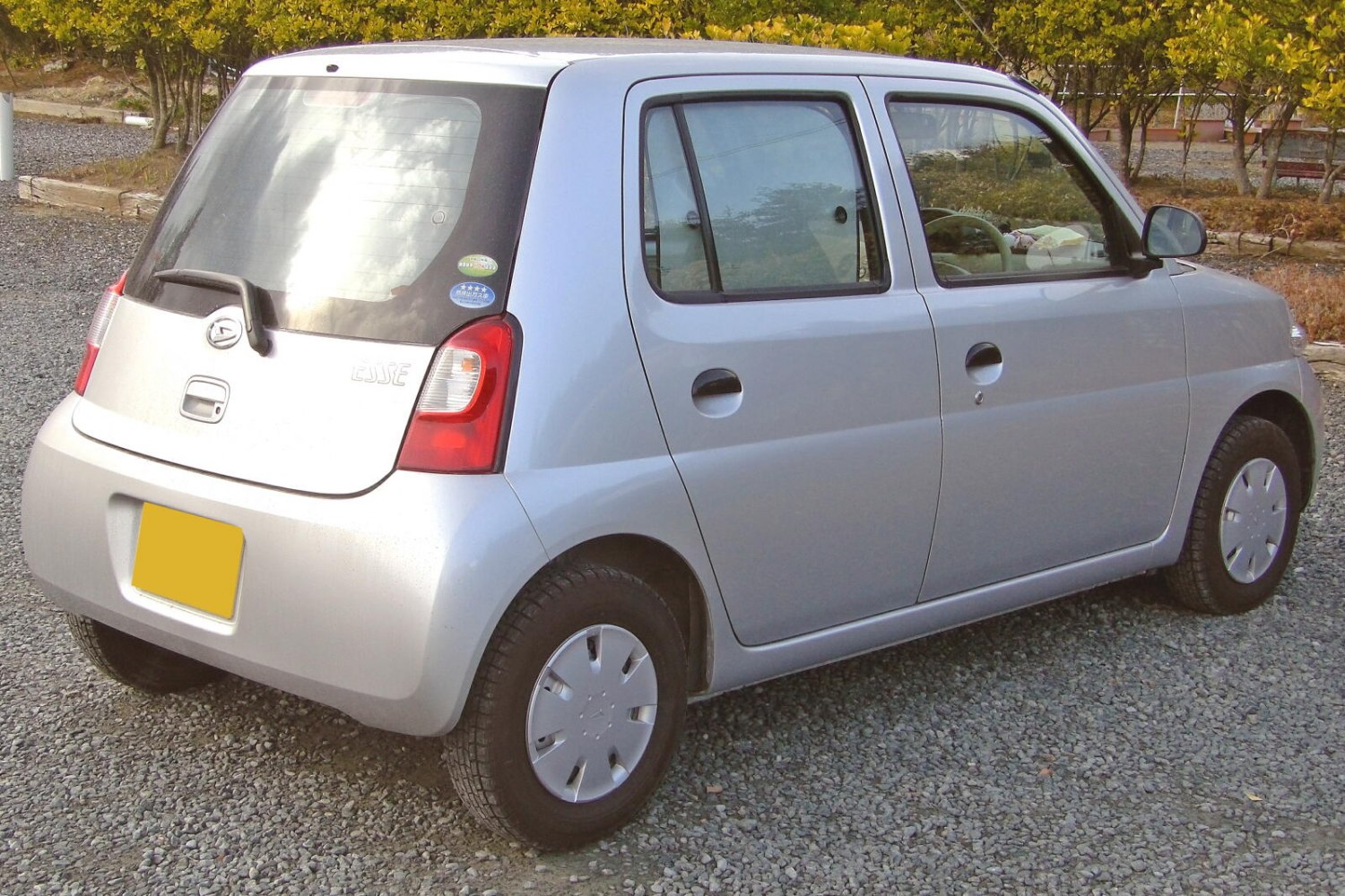 Daihatsu Esse 0.7 i 12V (58 Hp)