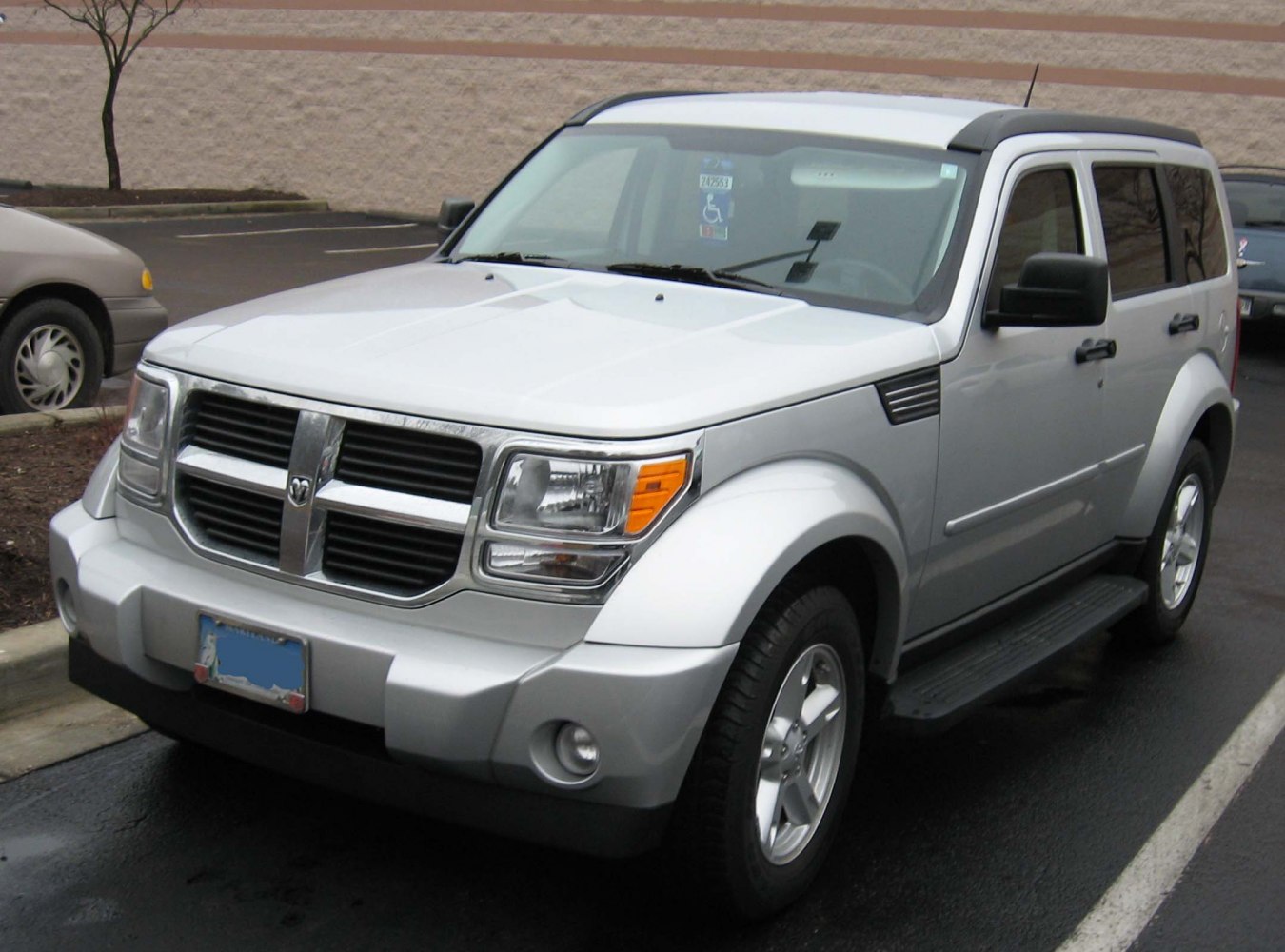 Dodge Nitro 4.0 i V6 24V (258 Hp)