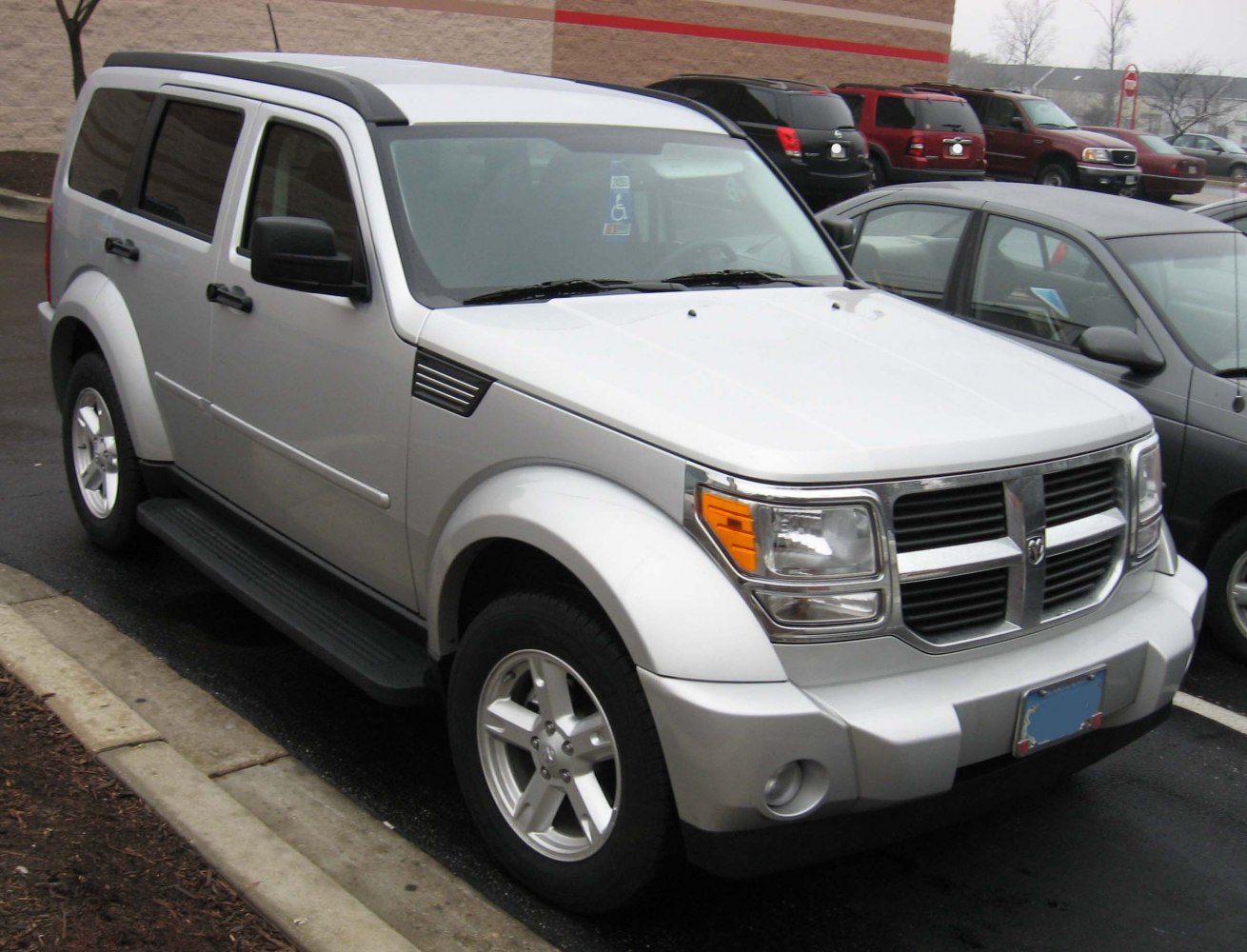 Dodge Nitro 4.0 i V6 24V (258 Hp)