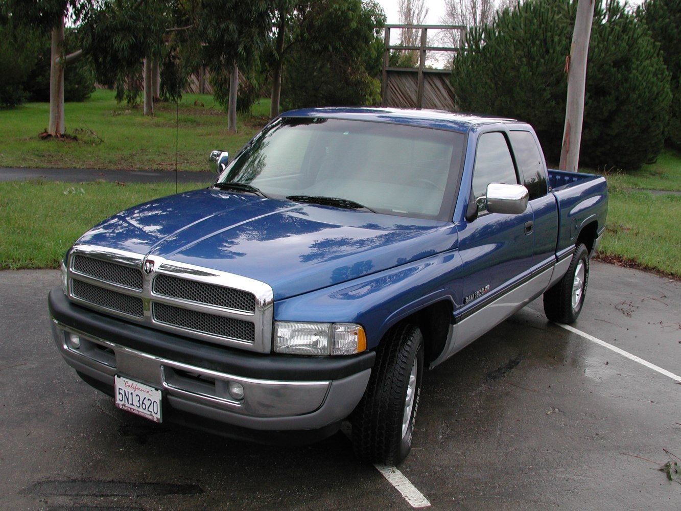 Dodge RAM 5.2 V8 (220 Hp) 4x4