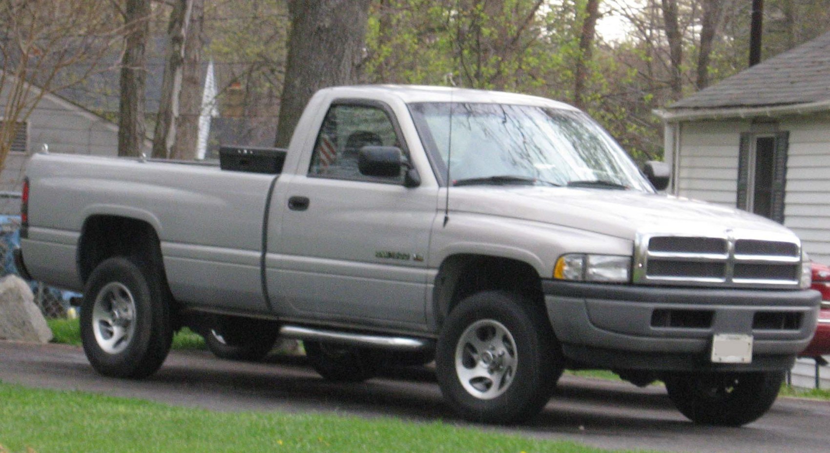 Dodge RAM 5.2 V8 (220 Hp)