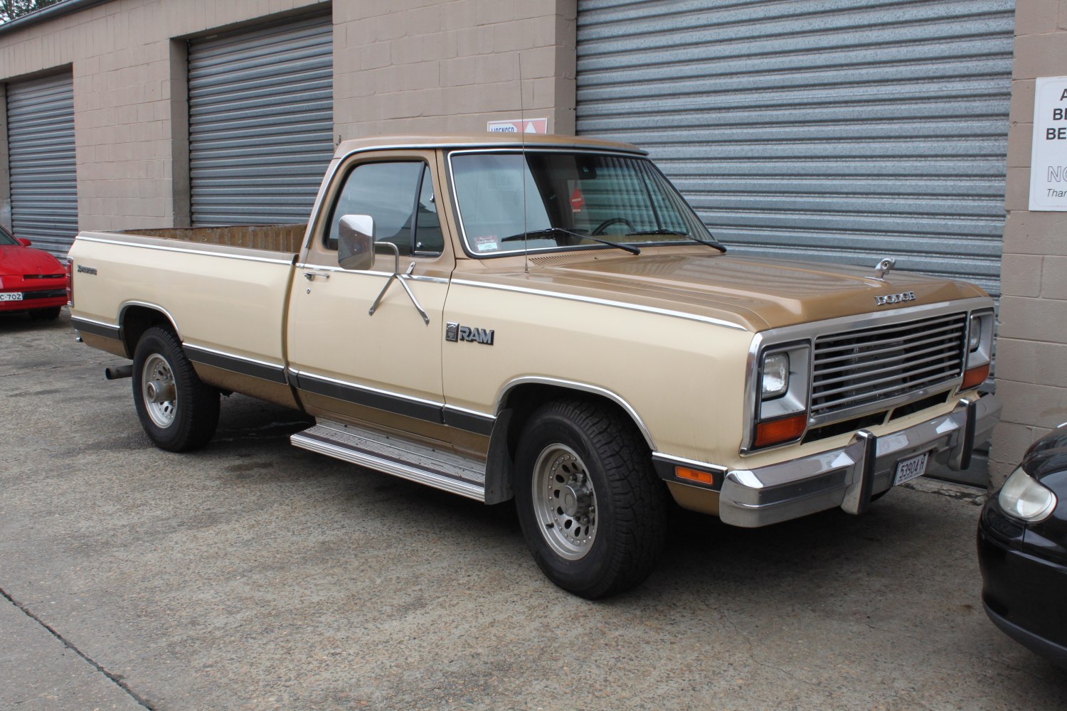 Dodge RAM D250 5.2 V8 (170 Hp)