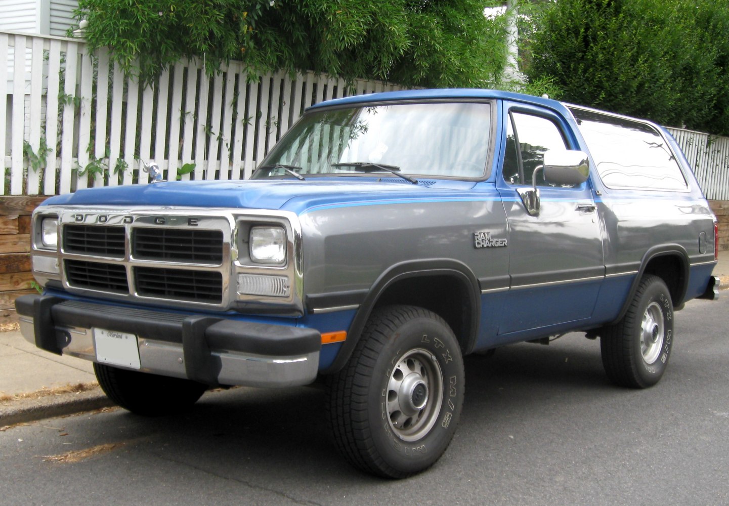 Dodge Ramcharger 5.9 i V8 (193 Hp)