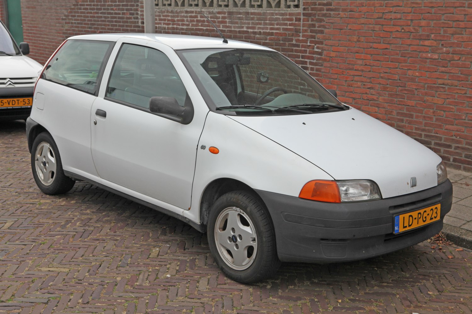 Fiat Punto 90 1.6 (88 Hp)