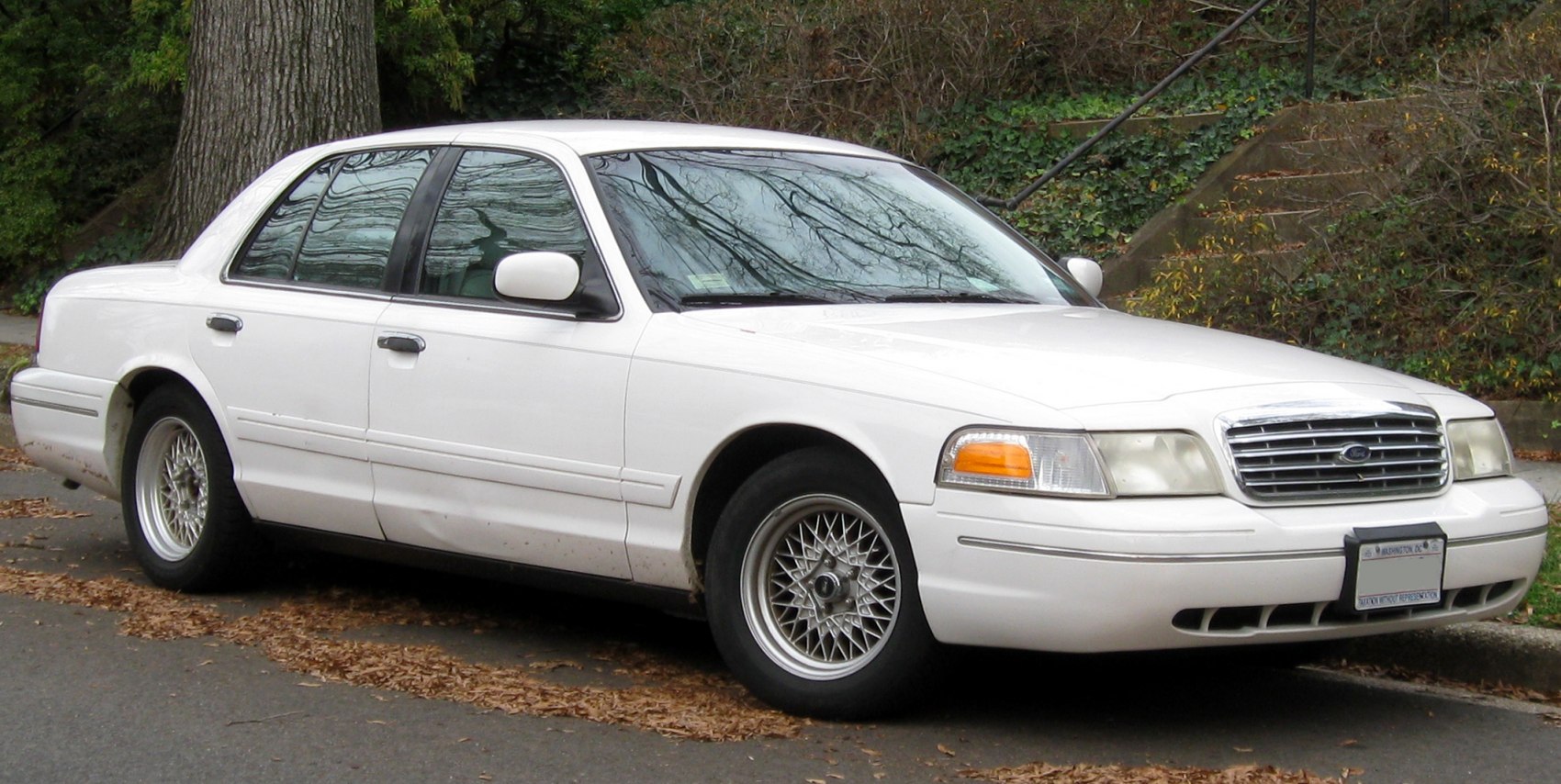 Ford Crown Victoria 4.6 i V8 LX Sport (238 Hp)