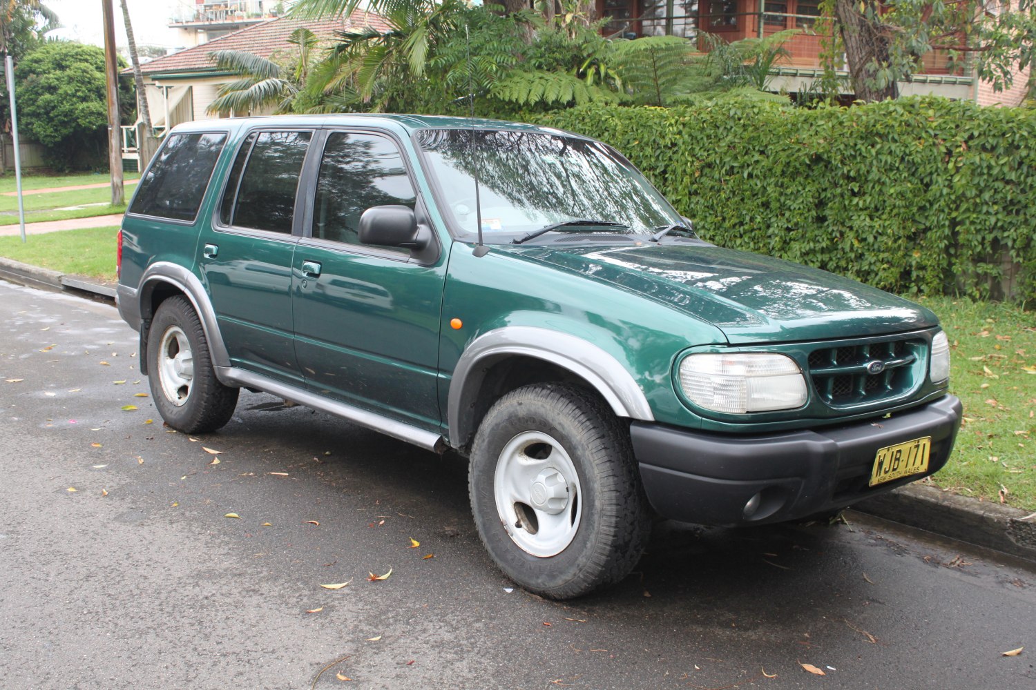 Ford Explorer 4.9 XL (5 dr) (213 Hp)