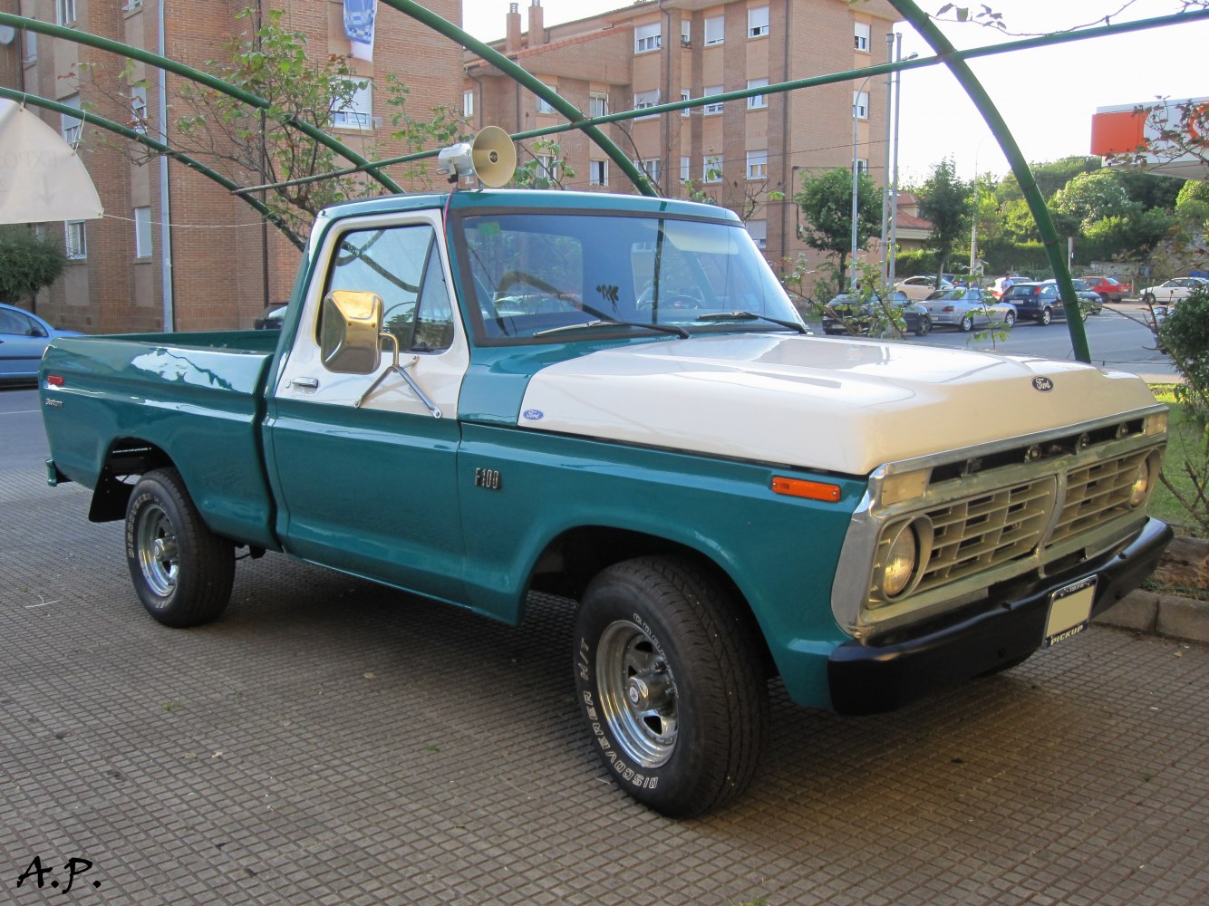 Ford F-Series F-100/F-150 4.9 300 Six (113 Hp)