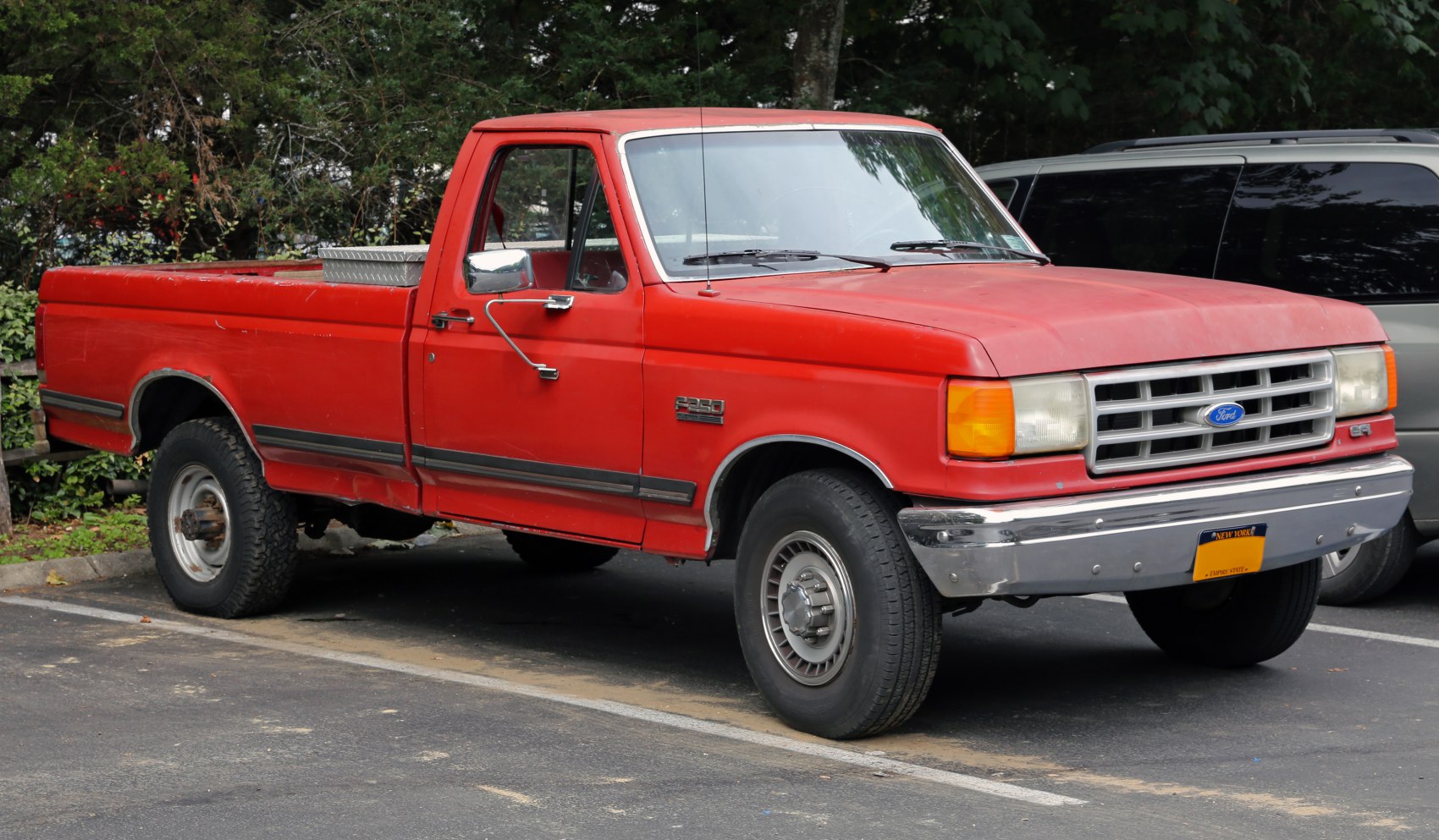 Ford F-Series F-250 4.9 300 Six (150 Hp) 4x4