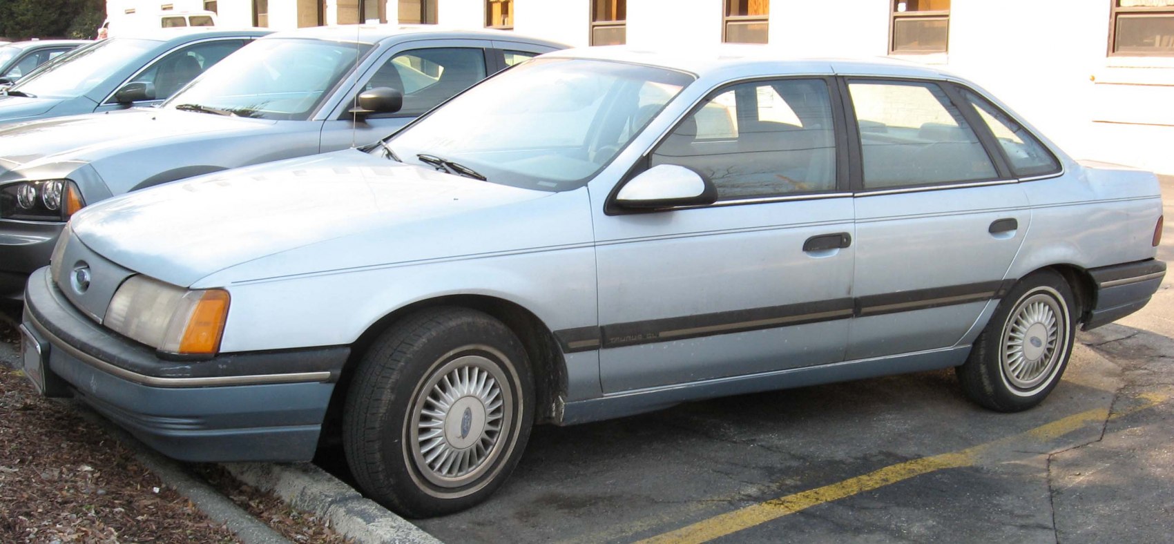 Ford Taurus 2.5i (106 Hp) Automatic