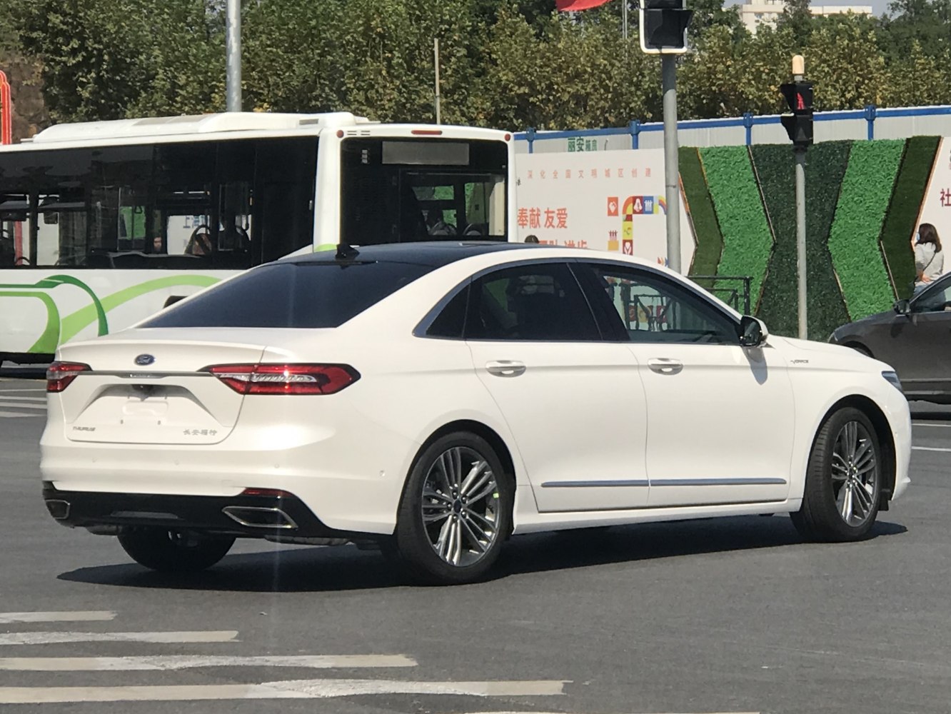 Ford Taurus 2.0 EcoBoost 245 (245 Hp) Automatic