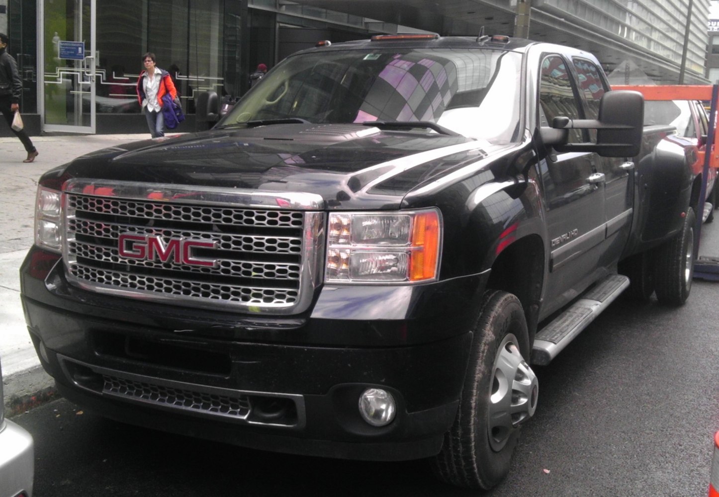 GMC Sierra 3500HD 6.0 V8 (360 Hp) DRW Automatic