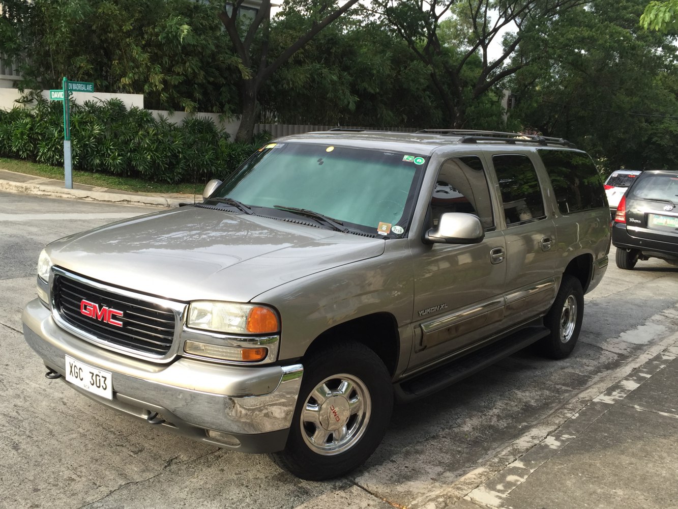 GMC Yukon 1500 6.0 V8 (315 Hp) 4WD Automatic