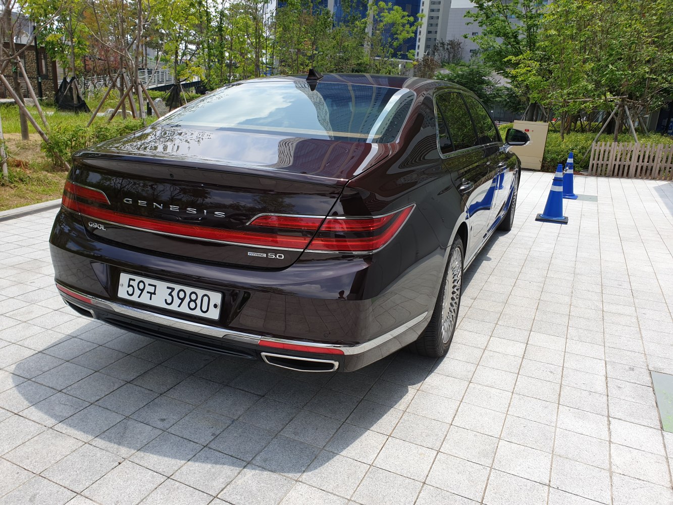 Genesis G90/EQ900 5.0 GDi V8 (425 Hp) AWD Automatic